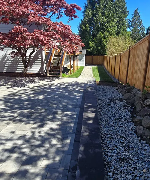 Outdoor Living Landscape in Shoreline 